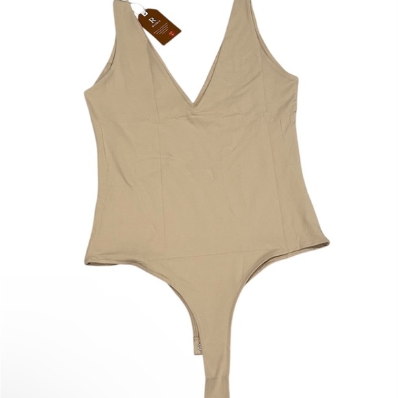 REORIA Deep V Neck Sleeveless Bodysuit Nude Color Size Large - Picture 3 of 4